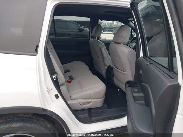 5FNYF8H08NB015777 2022 HONDA PASSPORT - Image 8