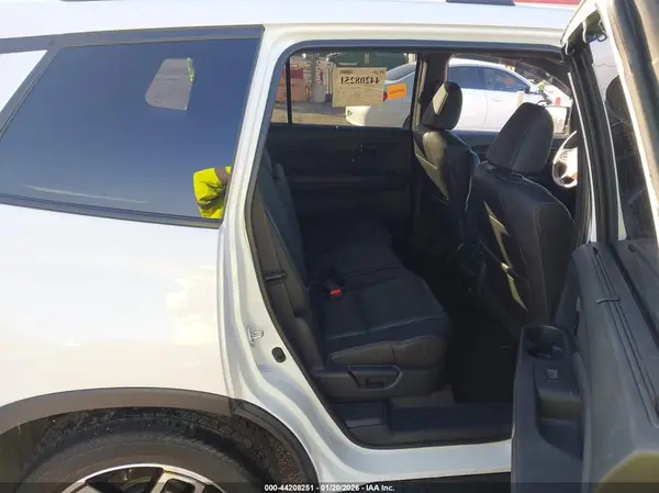 5FNYF8H08PB013532 2023 HONDA PASSPORT - Image 8