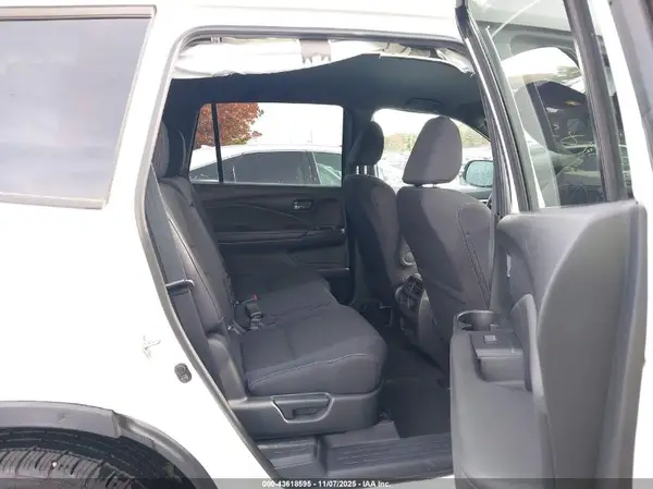 5FNYF8H2XKB017818 2019 HONDA PASSPORT - Image 8