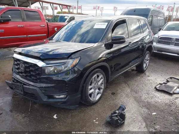 5FNYF8H52RB004999 2024 HONDA PASSPORT - Image 2