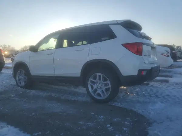 5FNYF8H52RB014593 2024 HONDA PASSPORT - Image 2