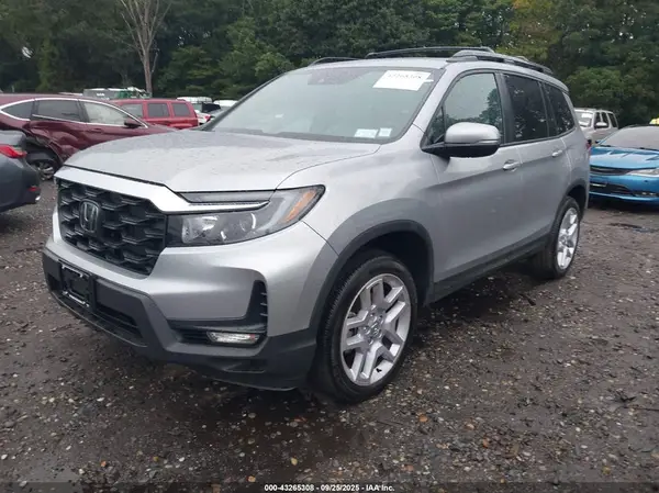 5FNYF8H52SB015104 2025 HONDA PASSPORT - Image 2