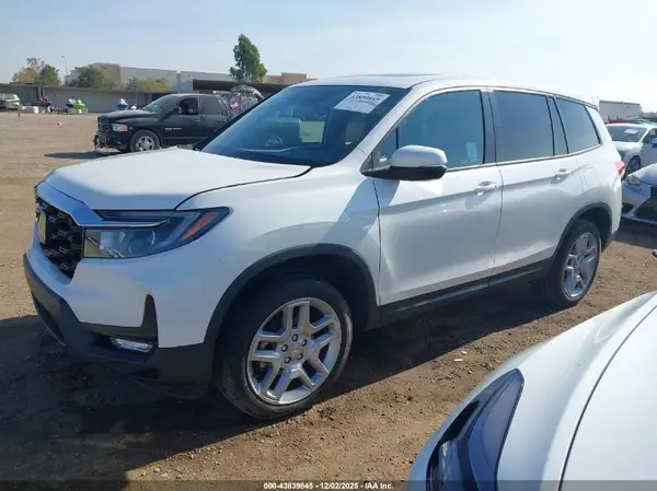 5FNYF8H53RB014585 2024 HONDA PASSPORT - Image 2