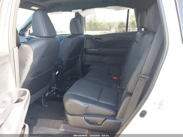 5FNYF8H53RB014585 2024 HONDA PASSPORT - Image 8