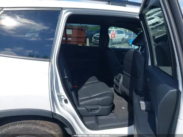 5FNYF8H55PB016562 2023 HONDA PASSPORT - Image 8