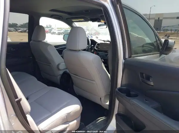5FNYF8H56NB030824 2022 HONDA PASSPORT - Image 8