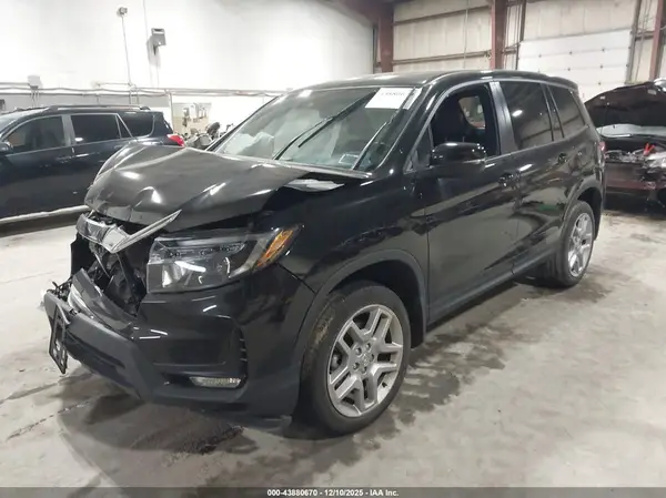 5FNYF8H56RB016170 2024 HONDA PASSPORT - Image 2