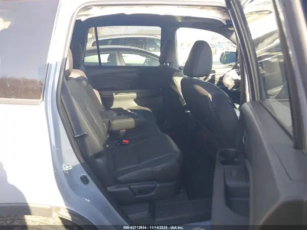 5FNYF8H57PB023402 2023 HONDA PASSPORT - Image 8