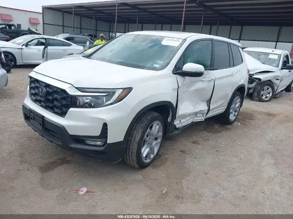 5FNYF8H58SB015270 2025 HONDA PASSPORT - Image 2