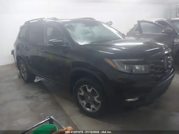 5FNYF8H60PB005249 2023 HONDA PASSPORT - Image 1
