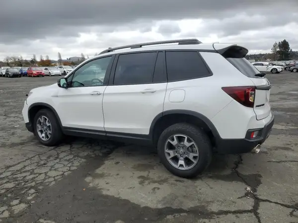 5FNYF8H61PB010105 2023 HONDA PASSPORT - Image 2