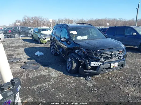 5FNYF8H61PB021959 2023 HONDA PASSPORT - Image 1
