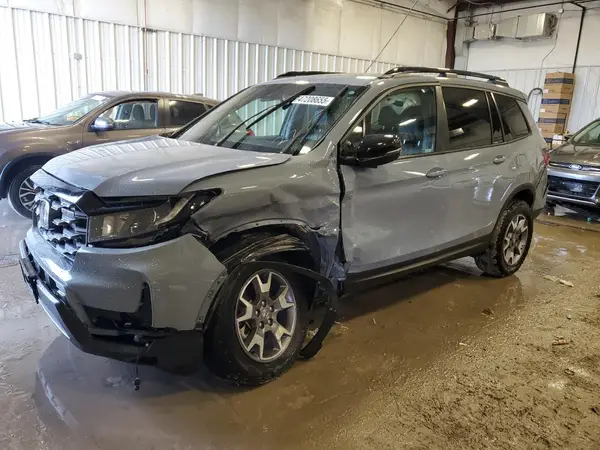 5FNYF8H62PB015605 2023 HONDA PASSPORT - Image 1