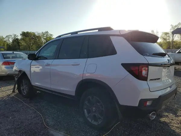 5FNYF8H62RB004333 2024 HONDA PASSPORT - Image 2