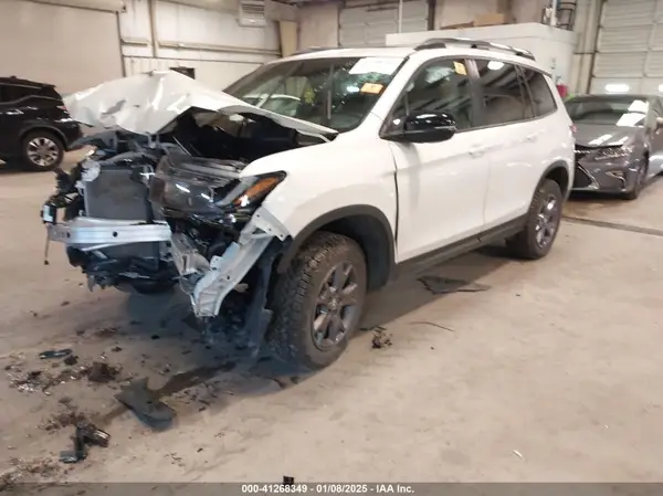 5FNYF8H62RB011007 2024 HONDA PASSPORT - Image 2