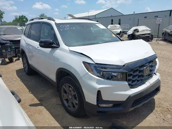 5FNYF8H62RB016417 2024 HONDA PASSPORT - Image 1