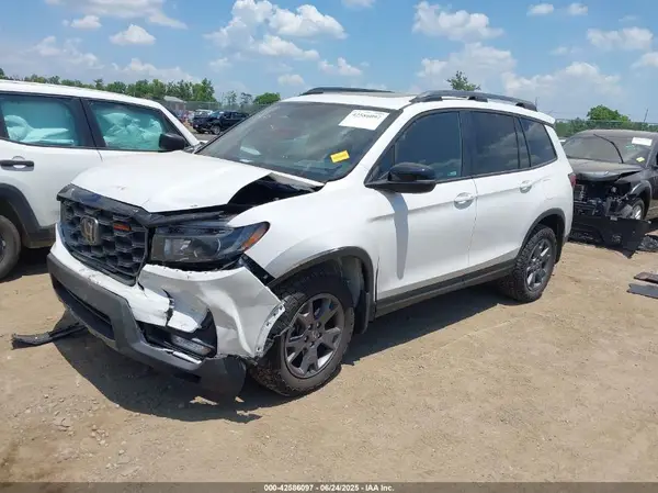 5FNYF8H62RB016417 2024 HONDA PASSPORT - Image 2
