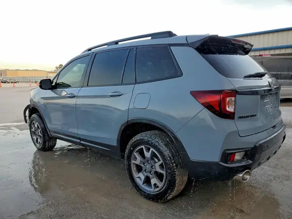 5FNYF8H63PB017797 2023 HONDA PASSPORT - Image 2