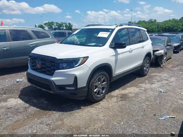 5FNYF8H63RB009699 2024 HONDA PASSPORT - Image 2