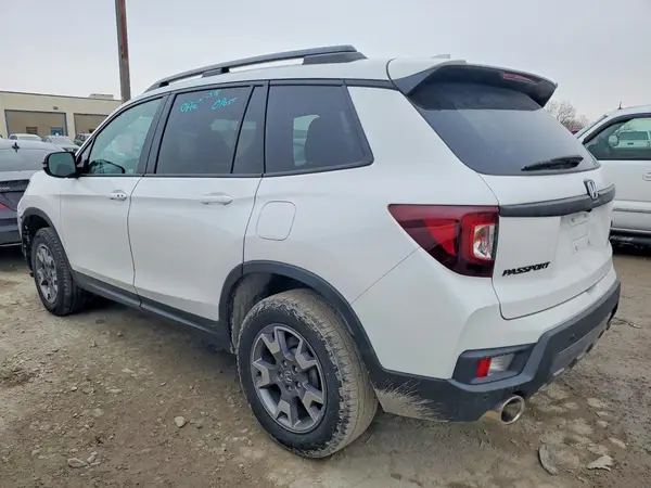5FNYF8H64PB044281 2023 HONDA PASSPORT - Image 2