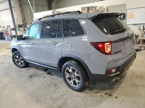 5FNYF8H65NB018155 2022 HONDA PASSPORT - Image 2