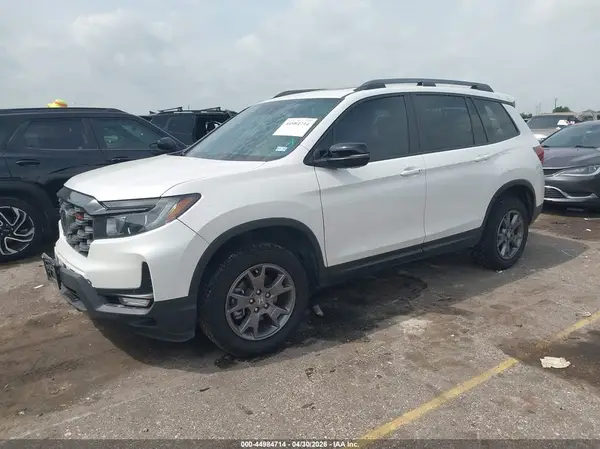5FNYF8H65RB003760 2024 HONDA PASSPORT - Image 2