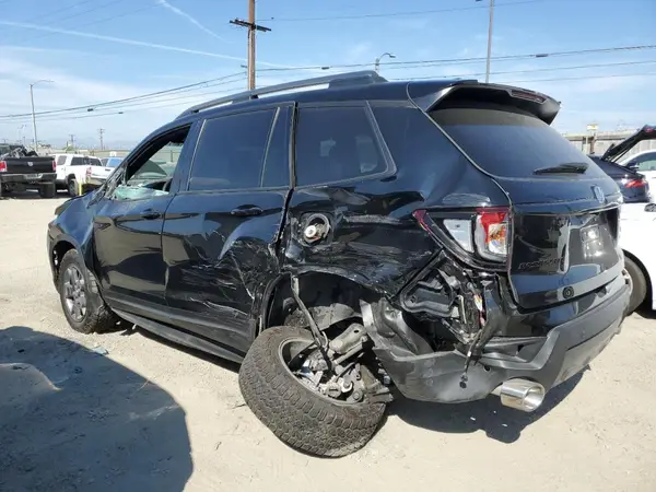 5FNYF8H67RB010869 2024 HONDA PASSPORT - Image 2