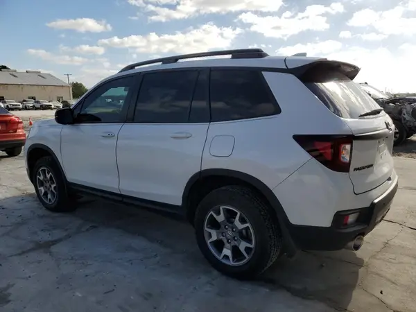 5FNYF8H6XPB026464 2023 HONDA PASSPORT - Image 2