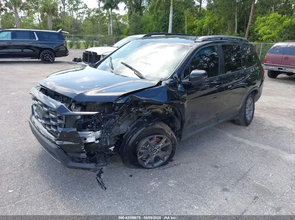 5FNYF8H6XRB000224 2024 HONDA PASSPORT - Image 2