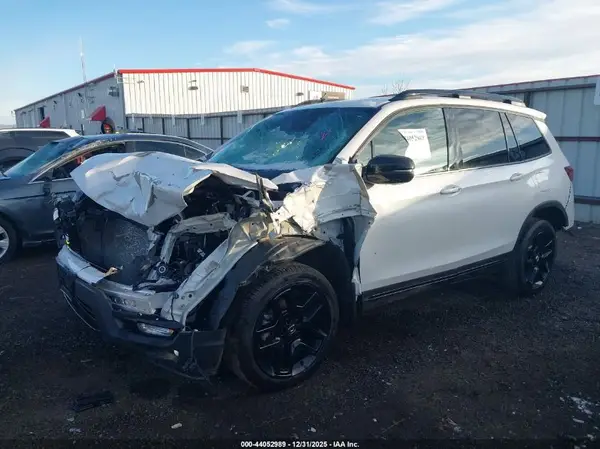 5FNYF8H80RB000072 2024 HONDA PASSPORT - Image 2