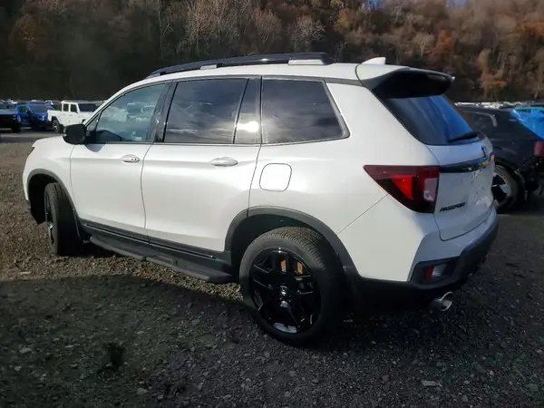 5FNYF8H81RB013770 2024 HONDA PASSPORT - Image 2