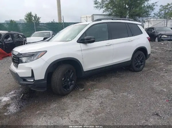 5FNYF8H81SB005738 2025 HONDA PASSPORT - Image 2
