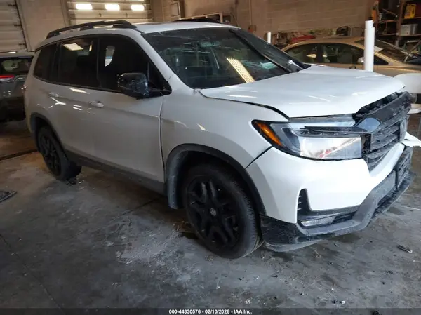 5FNYF8H82RB000347 2024 HONDA PASSPORT - Image 1