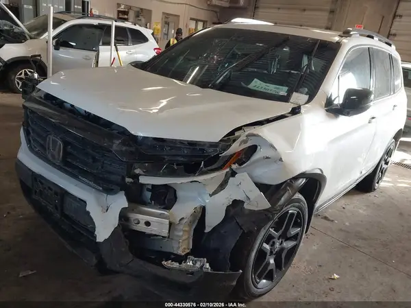 5FNYF8H82RB000347 2024 HONDA PASSPORT - Image 2