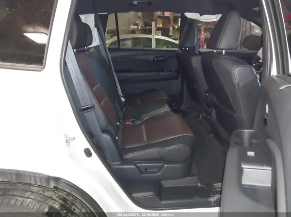 5FNYF8H82RB000347 2024 HONDA PASSPORT - Image 8