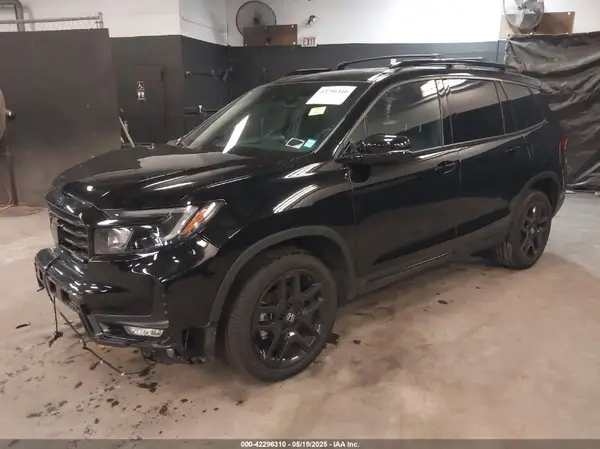 5FNYF8H82RB002633 2024 HONDA PASSPORT - Image 2