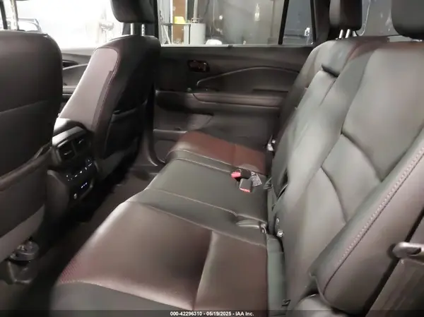 5FNYF8H82RB002633 2024 HONDA PASSPORT - Image 8
