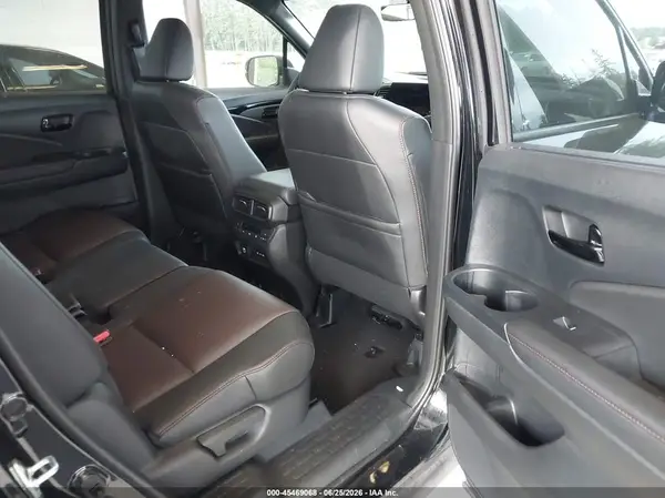 5FNYF8H84RB015495 2024 HONDA PASSPORT - Image 8