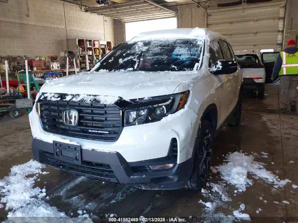 5FNYF8H84SB003594 2025 HONDA PASSPORT - Image 2