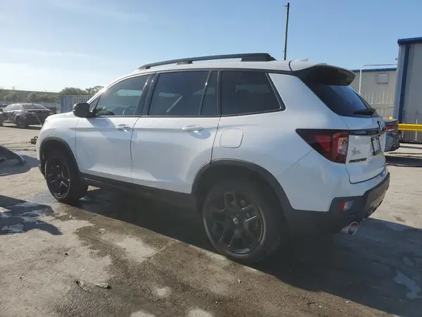 5FNYF8H87RB007424 2024 HONDA PASSPORT - Image 2