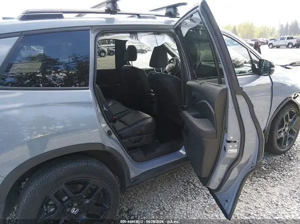 5FNYF8H88RB019775 2024 HONDA PASSPORT - Image 8