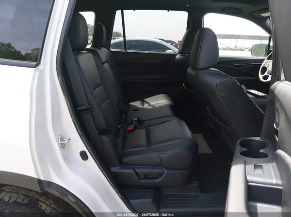 5FNYF8H89RB005352 2024 HONDA PASSPORT - Image 8