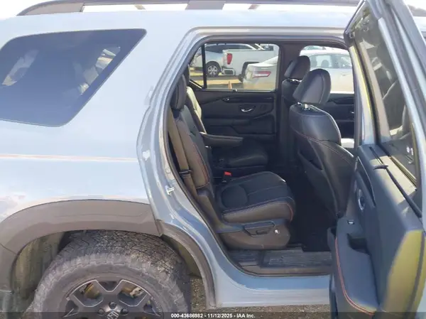 5FNYG1H65PB000245 2023 HONDA PILOT - Image 8