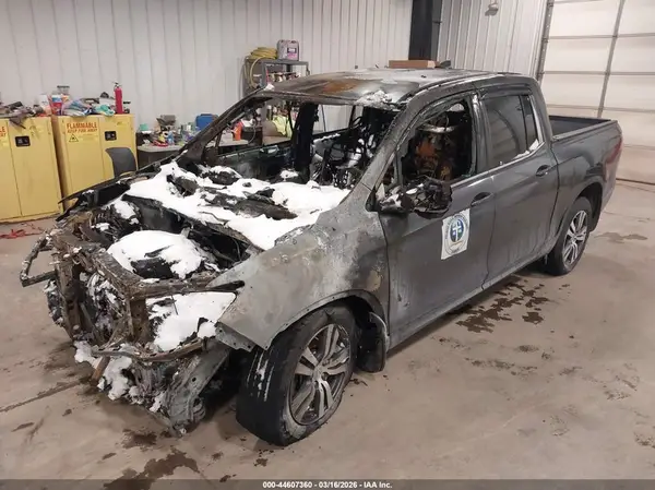5FPYK2F40HB005738 2017 HONDA RIDGELINE - Image 2