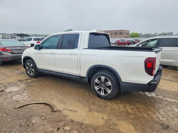 5FPYK2F57HB010847 2017 HONDA RIDGELINE - Image 2