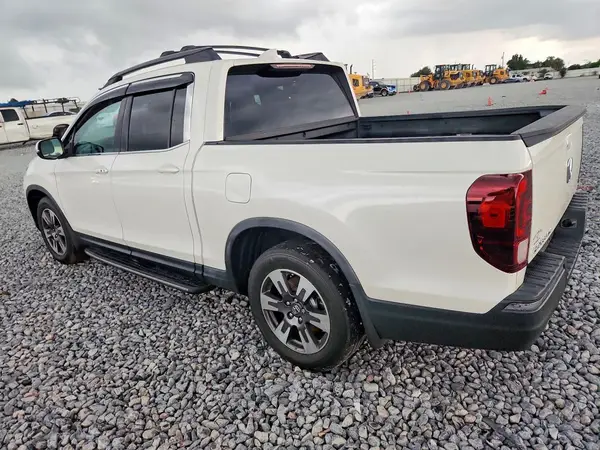 5FPYK2F59HB005570 2017 HONDA RIDGELINE - Image 2
