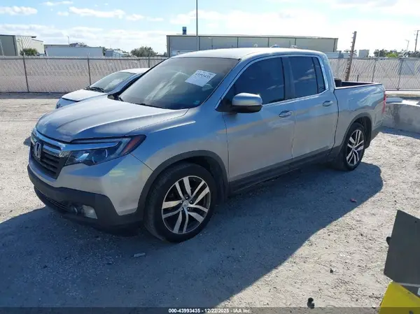 5FPYK2F62HB002146 2017 HONDA RIDGELINE - Image 2
