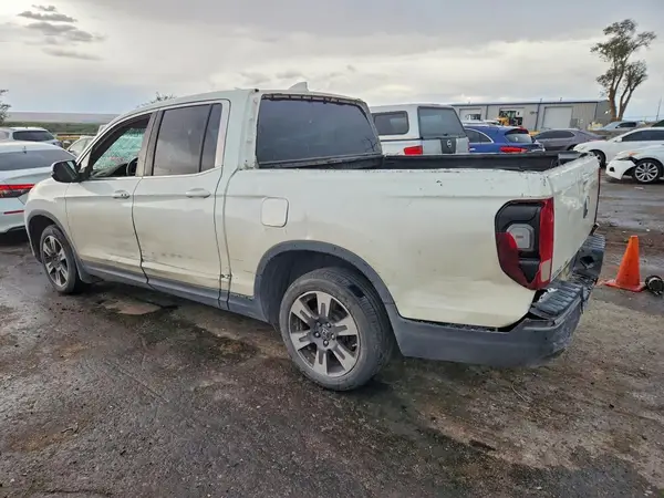 5FPYK2F6XHB006297 2017 HONDA RIDGELINE - Image 2