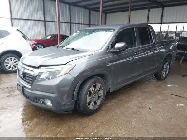 5FPYK2F6XJB002157 2018 HONDA RIDGELINE - Image 2