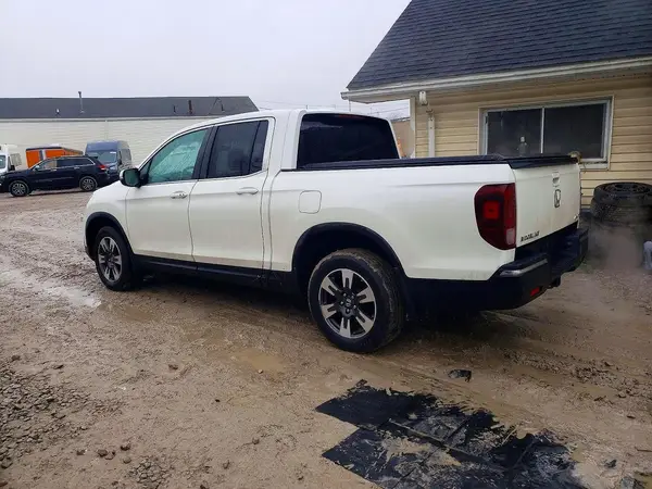 5FPYK3F51HB011398 2017 HONDA RIDGELINE - Image 2